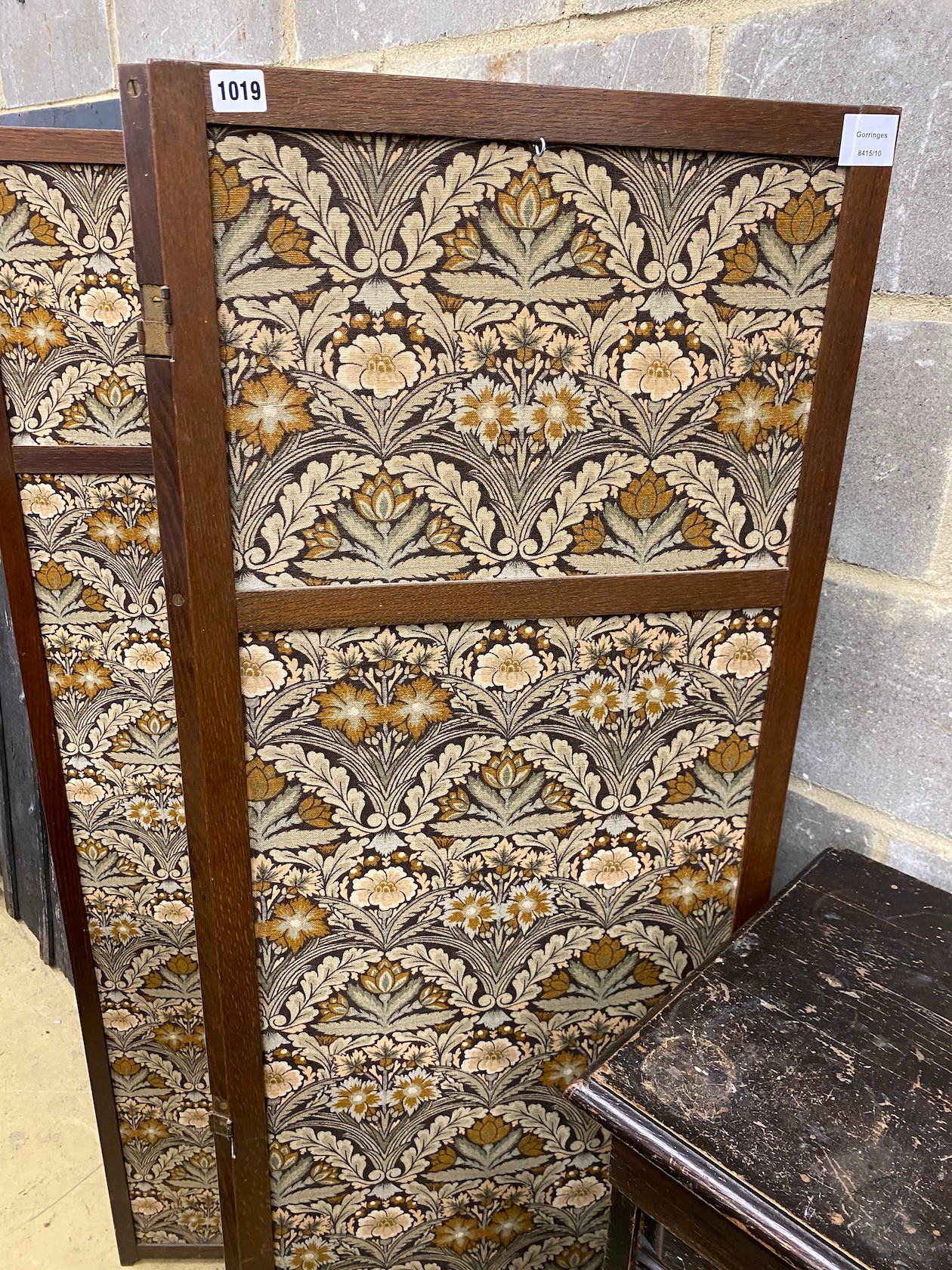 An oak four fold dressing screen with Morris style fabric panels, each panel width 50cm, height 174cm